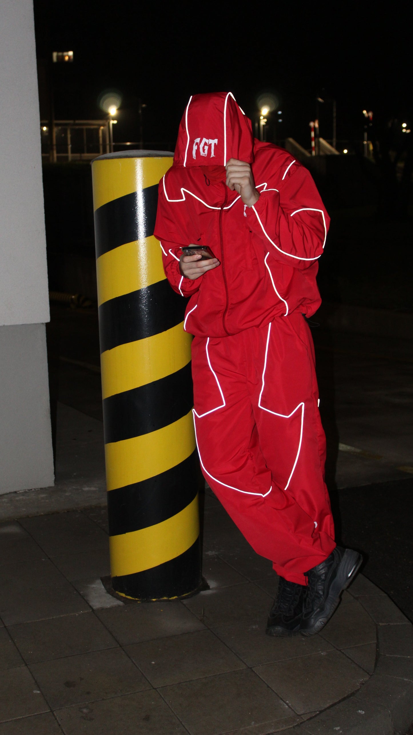 Man Windbreaker Set "CRIMSON TRACE"